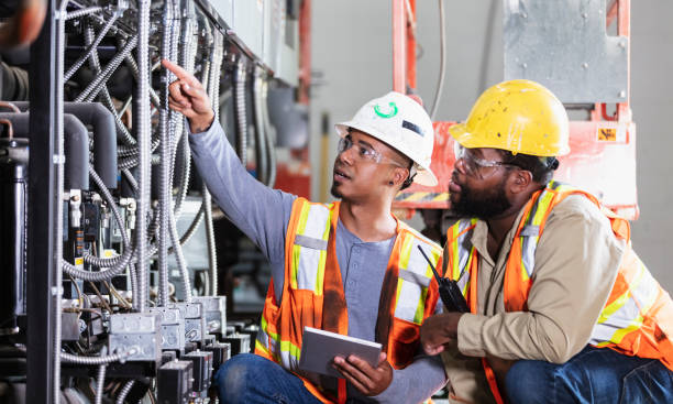 Best Circuit Breaker Repair  in Lindsay, CA